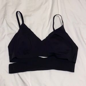 Lululemon criss cross sports bra